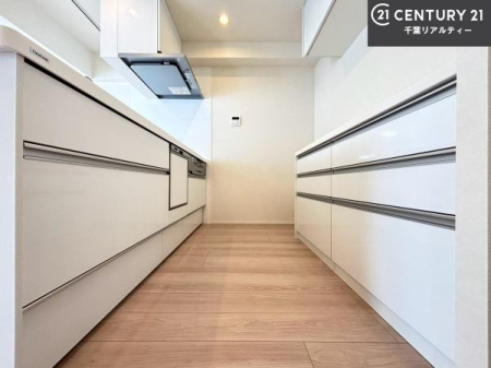 �L�b�`�� ���[�X�y�[�X���L�x�ŁA�����X�y�[�X���X�b�L���ƕЕt���Ђ�`�����p�ł��܂��I
���K�ɍ�Ƃ��ł��A�Ǝ��̌����A�b�v�I�����̗���������܂��I