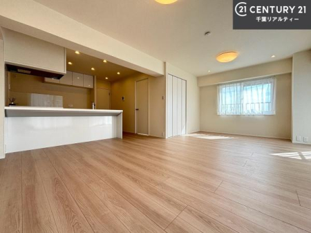 ���r���O ��؂ȉƑ����W�܂邩�炱��LDK�ɂ͂�����肽���B
�q�����������C�ɏ΂��Ȃ��瑖�����Ă���p�����������u�L���Ƃɂ��ėǂ������v�Ǝv���u�Ԃł��B
