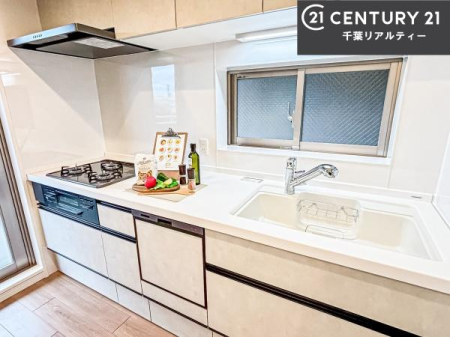 �L�b�`�� ���[�X�y�[�X���[�����Ă���A�L�b�`���܂�����������ƕۂ��Ȃ���A�L�X�Ƃ��������X�y�[�X���m�ہB���K�ȍ�Ɗ��ŁA�����̂����������X���[�Y�ɂ͂��ǂ�܂��B