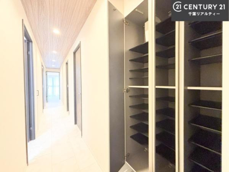 ���� �V���[�Y�{�b�N�X�t���Ȃ̂ŁA���ւ��Еt�����|�������₷���ł��I
�X�b�L���������ւŌ˂��J�����u�ԁA�������̂���S�n������Ԃ��o�}���Ă���܂��B