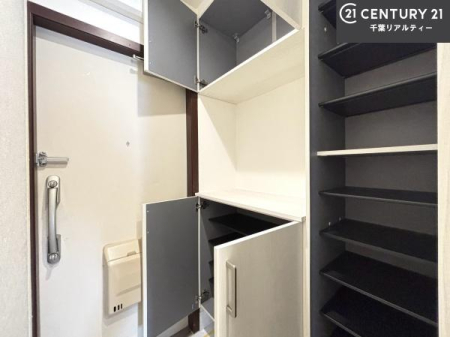 ���� �V���[�Y�{�b�N�X�t���Ȃ̂ŁA���ւ��Еt�����|�������₷���ł��I
�X�b�L���������ւŌ˂��J�����u�ԁA�������̂���S�n������Ԃ��o�}���Ă���܂��B