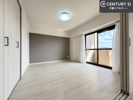 �m�� �o���R�j�[�ɖʂ��Ă���m���ł��B���邭�����肪����A���C����������ł��܂��I���N���āA�O�ɏo�Ĕw�L�т����[�ċz�����ǂ������}������邱�Ƃ��ł��܂��B