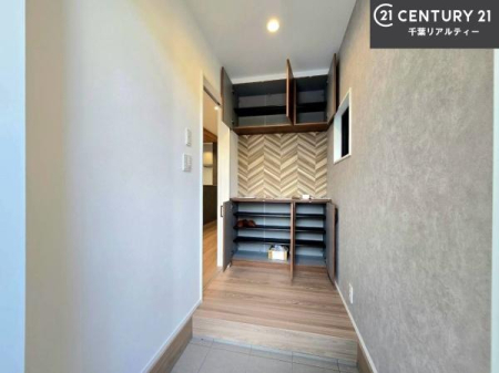���� �V���[�Y�{�b�N�X�t���Ȃ̂ŁA���ւ��Еt�����|�������₷���ł��I
�X�b�L���������ւŌ˂��J�����u�ԁA�������̂���S�n������Ԃ��o�}���Ă���܂��B