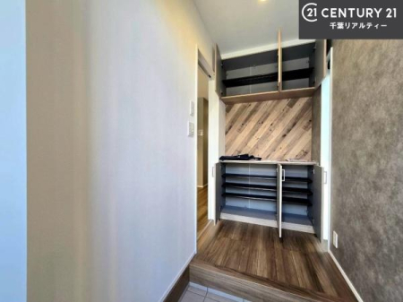 ���� �V���[�Y�{�b�N�X�t���Ȃ̂ŁA���ւ��Еt�����|�������₷���ł��I
�X�b�L���������ւŌ˂��J�����u�ԁA�������̂���S�n������Ԃ��o�}���Ă���܂��B