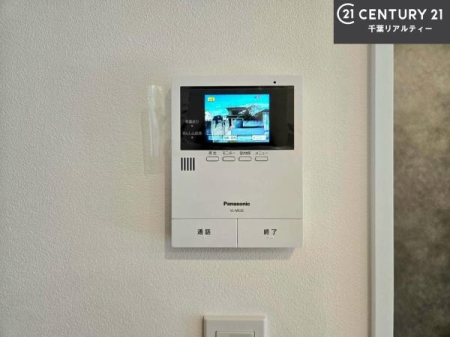 ���̑����� TV���j�^�[�t���C���^�[�z��������A�K��҂��f���Ŋm�F���Ă���Ή��ł��邽�߁A�h�Ɩʂ����S�ł��B���q�l�̂�����Ԏ��ɂ��S�����A���Ƒ��̈��S�E���S�ȕ�炵���T�|�[�g���܂��B