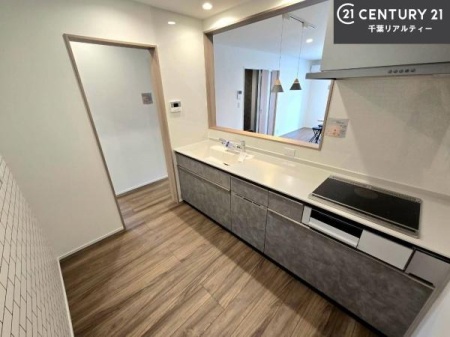 �L�b�`�� ��Ƃ肠�钲���X�y�[�X�ō�Ƃ����₷�����K�ȃL�b�`���ł��I
���q�l�ƈꏏ�ɂ��َq������y���߂�L�X�X�y�[�X�ł��B�y�����������ԂɂȂ肻���ł��ˁI