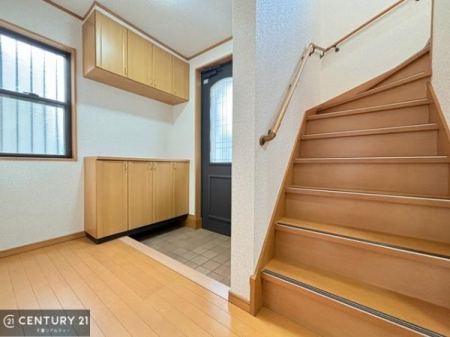 ���� �V���[�Y�{�b�N�X�t���Ȃ̂ŁA���ւ��Еt�����|�������₷���ł��I
�X�b�L���������ւŌ˂��J�����u�ԁA�������̂���S�n������Ԃ��o�}���Ă���܂��B