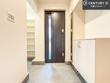 ���� �V���[�Y�{�b�N�X�t���Ȃ̂ŁA���ւ��Еt�����|�������₷���ł��I
�X�b�L���������ւŌ˂��J�����u�ԁA�������̂���S�n������Ԃ��o�}���Ă���܂��B