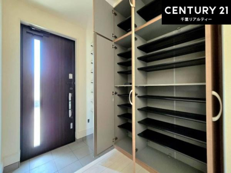 ���� �V���[�Y�{�b�N�X�t���Ȃ̂ŁA���ւ��Еt�����|�������₷���ł��I
�X�b�L���������ւŌ˂��J�����u�ԁA�������̂���S�n������Ԃ��o�}���Ă���܂��B