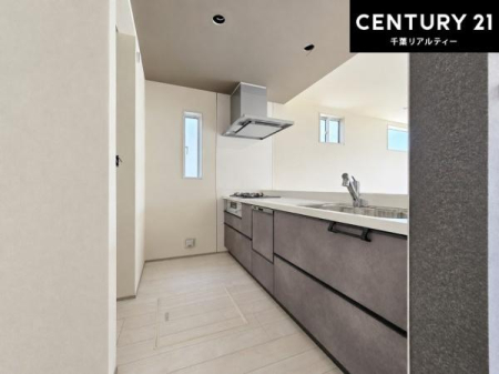 �L�b�`�� ��Ƃ肠�钲���X�y�[�X�ō�Ƃ����₷�����K�ȃL�b�`���ł��I
���q�l�ƈꏏ�ɂ��َq������y���߂�L�X�X�y�[�X�ł��B�y�����������ԂɂȂ肻���ł��ˁI