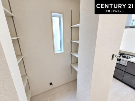 ���[ �p���g���[�t���I���Ă�������A�H�ނ̃X�g�b�N���X�b�L�����ڂ��邱�Ƃ��ł��܂��I
���񌻒n�ł��m���߂��������B