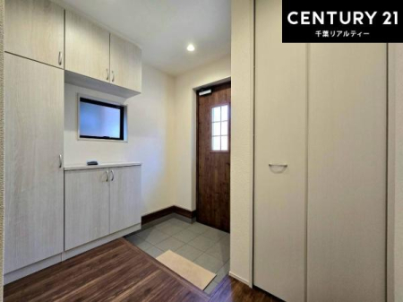 ���� �V���[�Y�{�b�N�X�t���Ȃ̂ŁA���ւ��Еt�����|�������₷���ł��I
�X�b�L���������ւŌ˂��J�����u�ԁA�������̂���S�n������Ԃ��o�}���Ă���܂��B