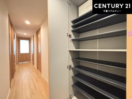 ���� �V���[�Y�{�b�N�X�t���Ȃ̂ŁA���ւ��Еt�����|�������₷���ł��I
�X�b�L���������ւŌ˂��J�����u�ԁA�������̂���S�n������Ԃ��o�}���Ă���܂��B