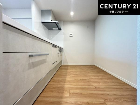 �L�b�`�� ��Ƃ肠�钲���X�y�[�X�ō�Ƃ����₷�����K�ȃL�b�`���ł��I
���q�l�ƈꏏ�ɂ��َq������y���߂�L�X�X�y�[�X�ł��B�y�����������ԂɂȂ肻���ł��ˁI