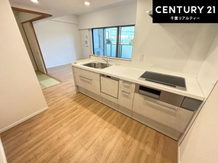 �L�b�`�� ��Ƃ肠�钲���X�y�[�X�ō�Ƃ����₷�����K�ȃL�b�`���ł��I
���q�l�ƈꏏ�ɂ��َq������y���߂�L�X�X�y�[�X�ł��B�y�����������ԂɂȂ肻���ł��ˁI