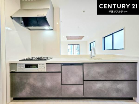 �L�b�`�� ��Ƃ肠�钲���X�y�[�X�ō�Ƃ����₷�����K�ȃL�b�`���ł��I
���q�l�ƈꏏ�ɂ��َq������y���߂�L�X�X�y�[�X�ł��B�y�����������ԂɂȂ肻���ł��ˁI