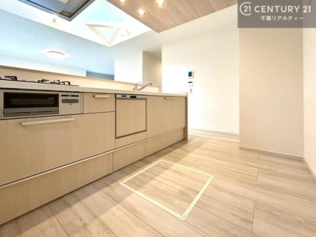 �L�b�`�� ��Ƃ����₷���V�X�e���L�b�`���ł��I���[���t���Ă���̂ŁA�����X�y�[�X�ɕ���u���Ȃ��čς݂܂��I
�L�X�g���āA���K�ɍ�Ƃ��ł��܂��I