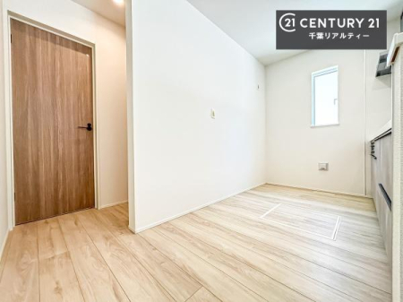 �L�b�`�� ��Ƃ肠�钲���X�y�[�X�ō�Ƃ����₷�����K�ȃL�b�`���ł��I
���q�l�ƈꏏ�ɂ��َq������y���߂�L�X�X�y�[�X�ł��B�y�����������ԂɂȂ肻���ł��ˁI