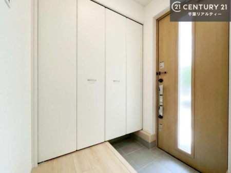 ���� �V���[�Y�{�b�N�X�t���Ȃ̂ŁA���ւ��Еt�����|�������₷���ł��I
�X�b�L���������ւŌ˂��J�����u�ԁA�������̂���S�n������Ԃ��o�}���Ă���܂��B