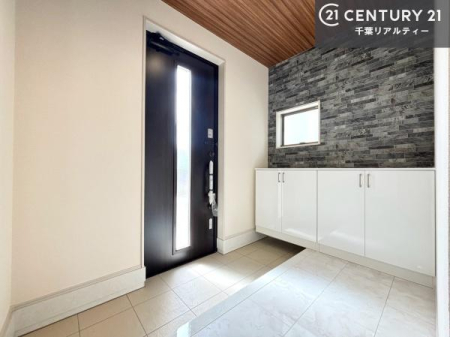���� �������������͋C�ŁA�Z�܂��̑���ۂ���i�ɉ��o���錺�ցB��Ƃ�̂����ԂŁA���Ƒ���Q�X�g��S�n�悭�}������܂��B