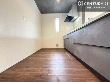 �L�b�`�� ���[�͂̍����V�X�e���L�b�`���ŁA��������H�����������Еt���A�L�X�Ƃ�����Ԃŉ��K�ɗ������y���߂܂��B