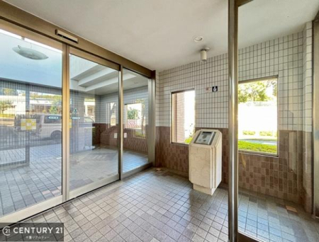 �G���g�����X �I�[�g���b�N�������������S�̏Z�܂��B���Z�҈ȊO�̗�������𐧌����A�h�Ɛ��ɔz�����ꂽ�Z�L�����e�B�̐��ŁA���S���Ă��߂������������܂��B