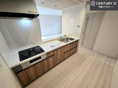 �L�b�`�� ��Ƃ肠�钲���X�y�[�X�ō�Ƃ����₷�����K�ȃL�b�`���ł��I
���q�l�ƈꏏ�ɂ��َq������y���߂�L�X�X�y�[�X�ł��B�y�����������ԂɂȂ肻���ł��ˁI