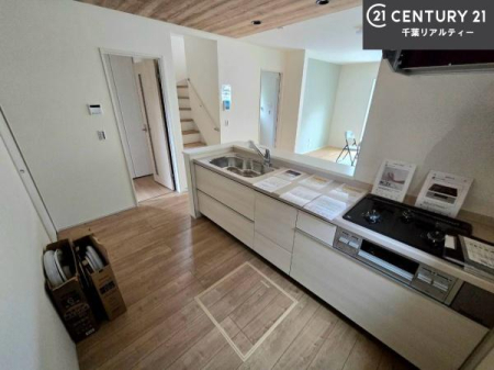 �L�b�`�� ��Ƃ肠�钲���X�y�[�X�ō�Ƃ����₷�����K�ȃL�b�`���ł��I
���q�l�ƈꏏ�ɂ��َq������y���߂�L�X�X�y�[�X�ł��B�y�����������ԂɂȂ肻���ł��ˁI