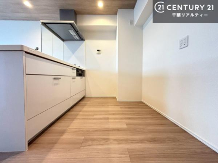 �L�b�`�� ��Ƃ肠�钲���X�y�[�X�ō�Ƃ����₷�����K�ȃL�b�`���ł��I
���q�l�ƈꏏ�ɂ��َq������y���߂�L�X�X�y�[�X�ł��B�y�����������ԂɂȂ肻���ł��ˁI