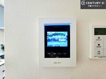 ���̑����� TV���j�^�[�t���C���^�[�z��������A�K��҂��f���Ŋm�F���Ă���Ή��ł��邽�߁A�h�Ɩʂ����S�ł��B���q�l�̂�����Ԏ��ɂ��S�����A���Ƒ��̈��S�E���S�ȕ�炵���T�|�[�g���܂��B