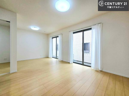 ���r���O �傫�ȑ����炽���Ղ�̗z���������閾�邢���r���O�B�J�����̂��郊�r���O�ŉƑ��c���̂��났�̎��Ԃ��߂����܂��I