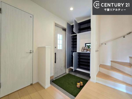 ���� �V���[�Y�{�b�N�X�t���Ȃ̂ŁA���ւ��Еt�����|�������₷���ł��I
�X�b�L���������ւŌ˂��J�����u�ԁA�������̂���S�n������Ԃ��o�}���Ă���܂��B