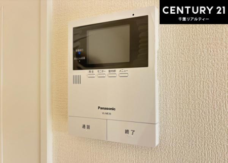 ���̑����� TV���j�^�[�t���C���^�[�z��������A�K��҂��f���Ŋm�F���Ă���Ή��ł��邽�߁A�h�Ɩʂ����S�ł��B���q�l�̂�����Ԏ��ɂ��S�����A���Ƒ��̈��S�E���S�ȕ�炵���T�|�[�g���܂��B