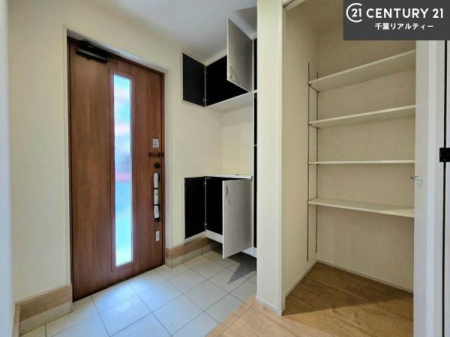 ���� �V���[�Y�{�b�N�X�t���Ȃ̂ŁA���ւ��Еt�����|�������₷���ł��I
�X�b�L���������ւŌ˂��J�����u�ԁA�������̂���S�n������Ԃ��o�}���Ă���܂��B