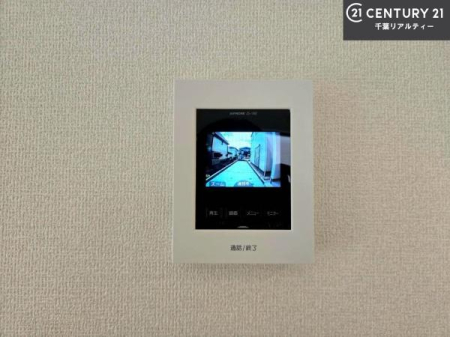 ���̑����� TV���j�^�[�t���C���^�[�z��������A�K��҂��f���Ŋm�F���Ă���Ή��ł��邽�߁A�h�Ɩʂ����S�ł��B���q�l�̂�����Ԏ��ɂ��S�����A���Ƒ��̈��S�E���S�ȕ�炵���T�|�[�g���܂��B