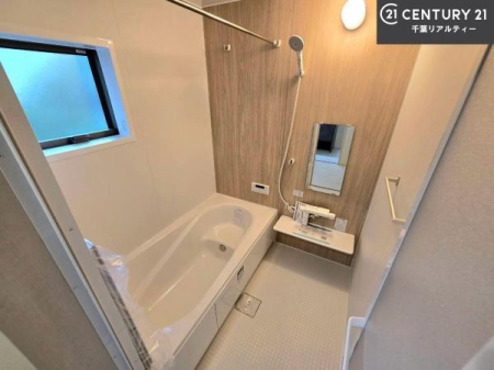 ���� �������������l�̕��͋C�̃o�X���[���́A�����o�Ă��ăo�X�^�C�����[���I
���d���撣���Ă��邲�J���ɂ��D�݂̍���̓����܂����āA�y����ł݂Ă͂������ł��傤���H