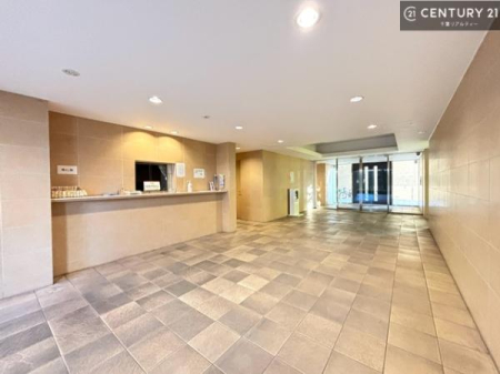�G���g�����X �z������̗ǂ��G���g�����X�́A���Ƒ��₨�q�l���������}���Ă���܂��B
�����̕�炵�ɐS�n�悳�������炵�Ă�����Ԃł��B