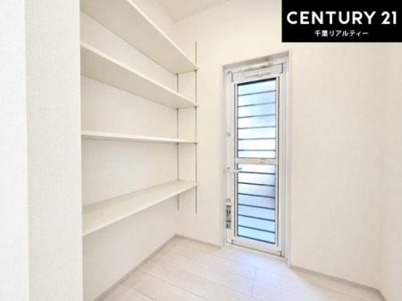 ���[ �p���g���[�t���I���Ă�������A�H�ނ̃X�g�b�N���X�b�L�����ڂ��邱�Ƃ��ł��܂��I
���񌻒n�ł��m���߂��������B