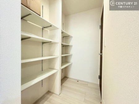 �L�b�`�� �p���g���[�t���I���Ă�������A�H�ނ̃X�g�b�N���X�b�L�����ڂ��邱�Ƃ��ł��܂��I
���񌻒n�ł��m���߂��������B