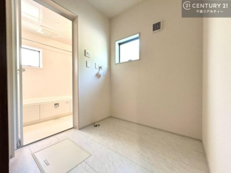 ���ʑ�E���ʏ� �E�ߏ��Ɛ��ʃX�y�[�X��������Ă���̂ŁA���Ƒ��̃y�[�X�ɍ��킹�Ďg���������ł��܂��I
���̖Z�������ԑтɂ��������X���[�Y�ł��ˁI