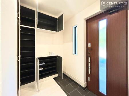 ���� �V���[�Y�{�b�N�X�t���Ȃ̂ŁA���ւ��Еt�����|�������₷���ł��I
�X�b�L���������ւŌ˂��J�����u�ԁA�������̂���S�n������Ԃ��o�}���Ă���܂��B