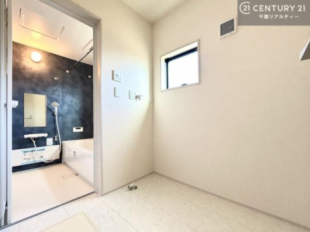 ���ʑ�E���ʏ� �E�ߏ��Ɛ��ʃX�y�[�X��������Ă���̂ŁA���Ƒ��̃y�[�X�ɍ��킹�Ďg���������ł��܂��I
���̖Z�������ԑтɂ��������X���[�Y�ł��ˁI