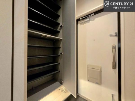 ���� �V���[�Y�{�b�N�X�t���Ȃ̂ŁA���ւ��Еt�����|�������₷���ł��I
�X�b�L���������ւŌ˂��J�����u�ԁA�������̂���S�n������Ԃ��o�}���Ă���܂��B