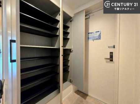 ���� �V���[�Y�{�b�N�X�t���Ȃ̂ŁA���ւ��Еt�����|�������₷���ł��I
�X�b�L���������ւŌ˂��J�����u�ԁA�������̂���S�n������Ԃ��o�}���Ă���܂��B