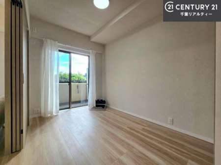 �m�� �o���R�j�[�ɖʂ��Ă���m���ł��B���邭�����肪����A���C����������ł��܂��I���N���āA�O�ɏo�Ĕw�L�т����[�ċz�����ǂ������}������邱�Ƃ��ł��܂��B