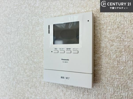 ���̑����� TV���j�^�[�t���C���^�[�z��������A�K��҂��f���Ŋm�F���Ă���Ή��ł��邽�߁A�h�Ɩʂ����S�ł��B���q�l�̂�����Ԏ��ɂ��S�����A���Ƒ��̈��S�E���S�ȕ�炵���T�|�[�g���܂��B