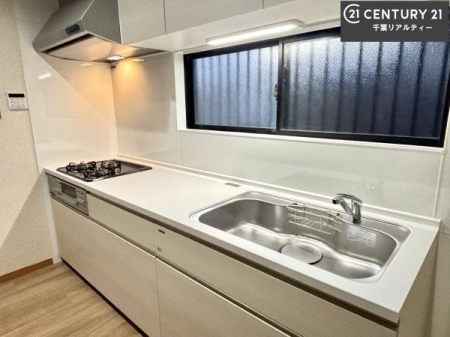 �L�b�`�� ��Ƃ肠�钲���X�y�[�X�ō�Ƃ����₷�����K�ȃL�b�`���ł��I
���q�l�ƈꏏ�ɂ��َq������y���߂�L�X�X�y�[�X�ł��B�y�����������ԂɂȂ肻���ł��ˁI