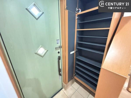 ���� �V���[�Y�{�b�N�X�t���Ȃ̂ŁA���ւ��Еt�����|�������₷���ł��I
�X�b�L���������ւŌ˂��J�����u�ԁA�������̂���S�n������Ԃ��o�}���Ă���܂��B