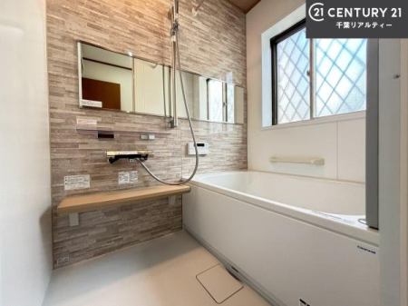 ���� 1���̔�����������Ɩ����Ă���闁���ł��B
�������̑f�G�ȃ����N�[�[�V�����ꏊ�ł��I