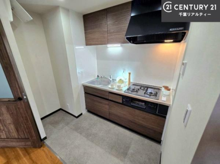 �L�b�`�� ��Ƃ肠�钲���X�y�[�X�ō�Ƃ����₷�����K�ȃL�b�`���ł��I
���q�l�ƈꏏ�ɂ��َq������y���߂�L�X�X�y�[�X�ł��B�y�����������ԂɂȂ肻���ł��ˁI